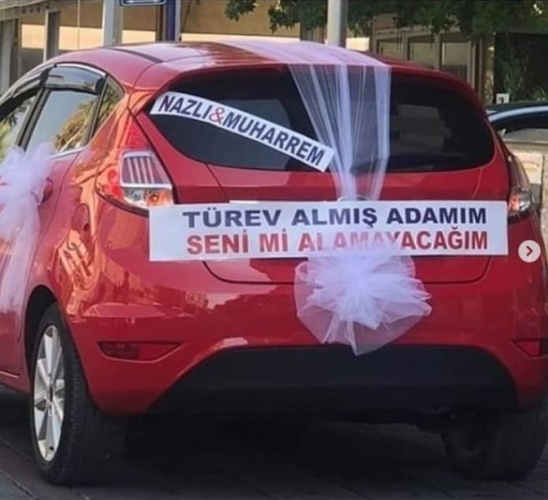 Evlenen Öğretmen Çiftlerin Gelin Arabası Yazıları