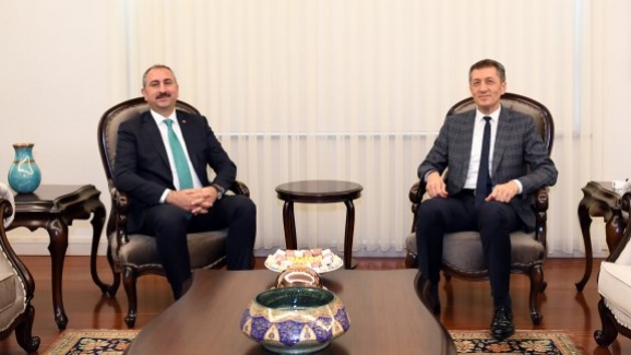 Adalet Bakanı Gül, Bakan Ziya Selçuk’u ziyaret etti