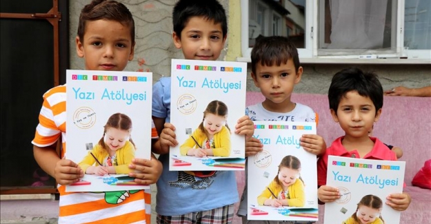 Edirne Sosyal Yardımlaşma ve Dayanışma Vakfı, Çocukların Yüzünü Tatil Kitabıyla Güldürdü