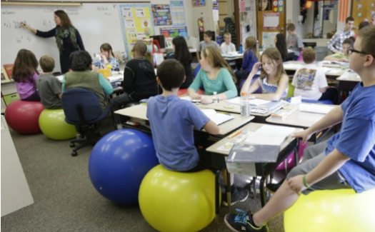 Küçük Öğrencileri Sınıfta Çok Uzun Süre Oturmaya Zorlamanın Sonuçları