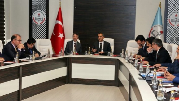 Milli Eğitim Bakan Yardımcısı Özer, İstanbul İl Millî Eğitim Müdürü ve ilçe millî eğitim müdürleriyle bir araya geldi