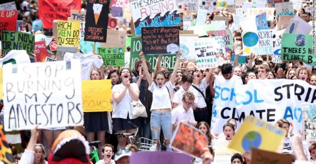 Binlerce Öğrenci İklim Değişikliğine Dikkat Çekmek İçin Okula Gitmedi