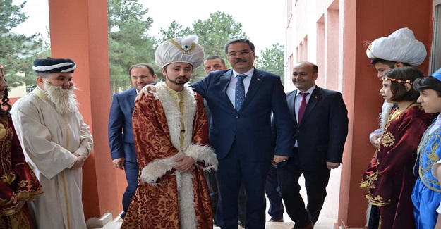 İl Millî Eğitim Müdürü Sayın Dr. Önder Arpacı, Fatih Sultan Mehmet Ortaokulu Tarafından Düzenlenen İsmiyle Müsemma Programına Katıldı.