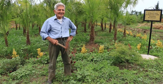 Emekli Öğretmen Dikenli Araziyi Botanik Parka Dönüştürdü