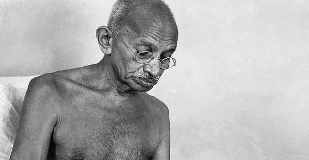 Gandhi'nin Daha Önce Hiç Duymadığınız Karanlık Tarafları