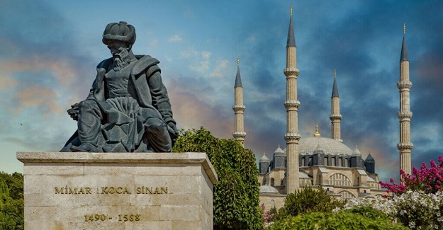 Kimileri Mimar Sinan'ın Mihrümah Sultan'a aşık olduğunu söyler