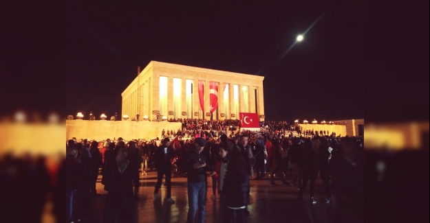 Milyonlar 10 Kasım'da "Ata"larına Koştu: 10 Kasım'da Anıtkabir'de İnsan Seli Yaşandı