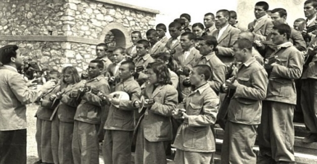 Köy Enstitülerinde her öğrenci bir müzik aleti çalmak zorundaydı...