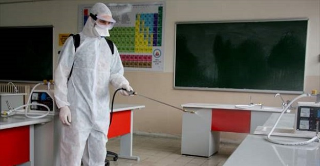 Meslek Lisesi Öğrencileri Öğretmenlerinin Eşliğinde Korona Virüse Karşı Dezenfaktan Üretti