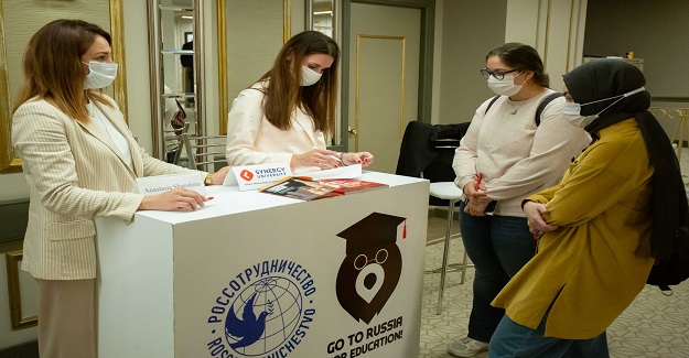 Rus üniversiteleri Türkiye'den potansiyel öğrenciler için sunumlarını gerçekleştirdi.