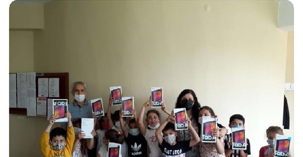 Öğretmen Köy Okuluna 33 Tablet Getirtti