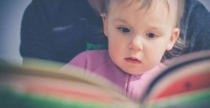 Bebeğe kitap okumak ve kitap sevdirme yolları